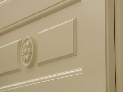 Türblatt mit Zierprofilen