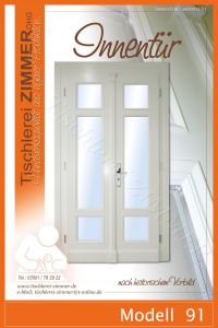 klassische Kassettentür in Weiß mit Glas und Zierschlagleiste