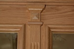 Haustür aus Eiche massiv - Zierschlagleiste mit Kapitell