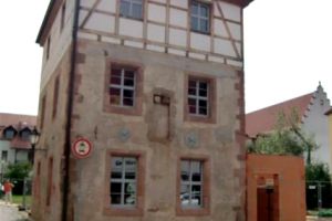 Fenster im sanierten Postgut Grimma