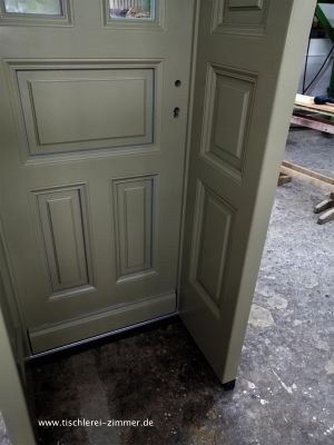 Kassettentür mit Zierfutter für Ladeneingangstür