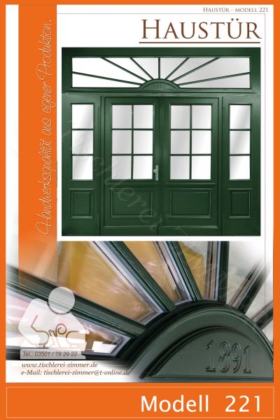 zweiflügelige Haustür in Grün mit Oberlicht und Seitenteilen