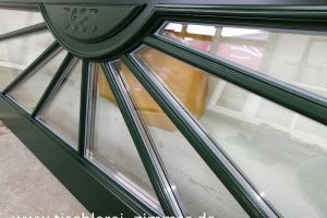 Haustür Oberlicht mit Sonnengitter