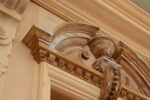 alte Zierelemente der Gründerzeit für die neue Haustür