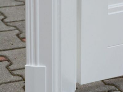 unteres Zierprofil der Türzarge