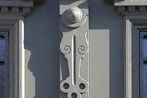 Nachbau Holzverzierungen der neugebauten Haustür