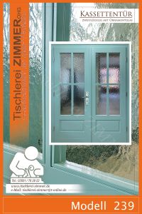 türkisfarbene Innentür mit Ornamentglas in zweiflügeliger Ausführung