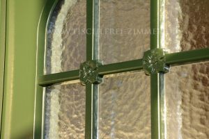 Blumen in der Jugendstiltür