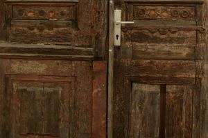 historische Haustür - alte Bausubstanz aus Gründerzeit