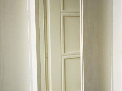 moderne Innentüren mit 4er Kassettenteilung in Weiß - 20er Jahre Style