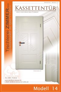 traditionelle Kassettentür mit historischen Türklinken