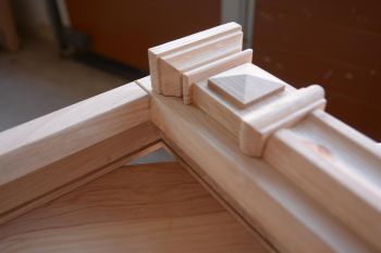 Fensterkapitell aus Eiche, Kapitell aus Massivholz - Tischlerei Zimmer