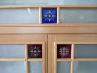 Fenster Innenansicht mit farbigen Glasscheiben