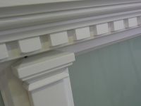 Zinnenfries, Zierkapitell und Schlagleistenprofil