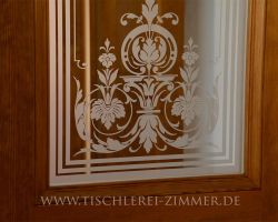 Ornamentglas mit historischem Motiv