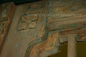 original Schnitzerei in der Jugendstiltür