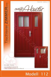 zweiflügelige Haustür mit schmalem Flügel in Rot mit Glaseinsatz