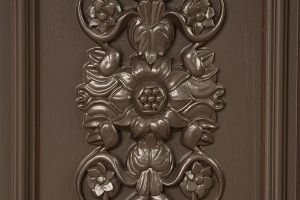 Haustürfüllung mit Schnitzerei