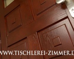 moderne Haustür aus Eichenholz