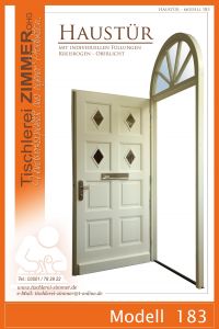 individuelle Haustür mit Rautenfenstern und rundem Oberlicht weiß lackiert mit Briefschlitz