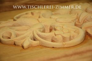 florale Schnitzerei aus Eiche