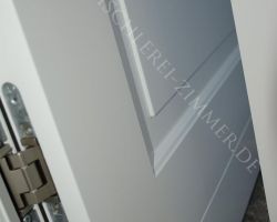 stumpf einschlagende Kassettentür