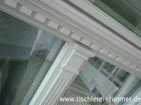 Zinnenfries, Zierkapitell und Schlagleistenprofil