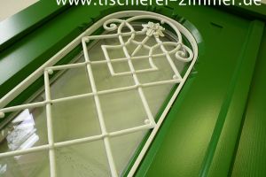 restauriertes Türgitter